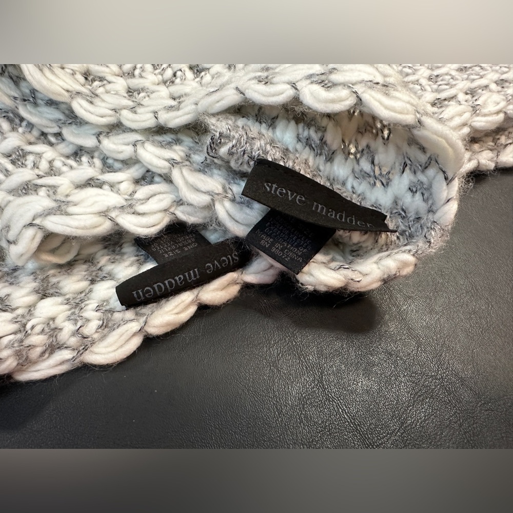 Steve Madden Scarf and matching headband - Picture 2 of 3